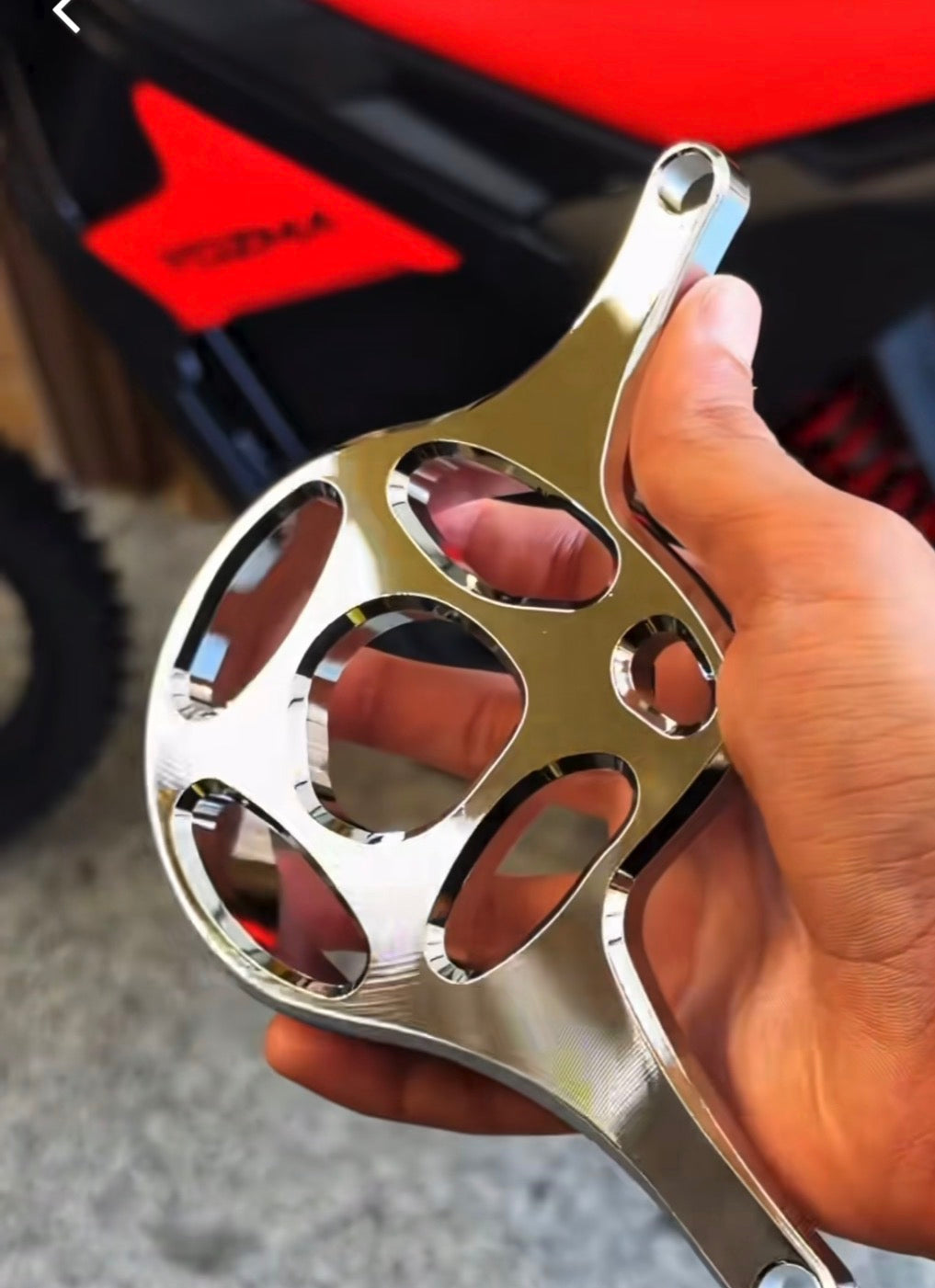 Yozma in10, tuttio motor cover